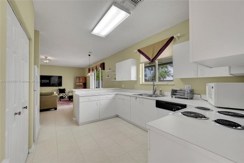 Villa ou maison à vendre à Davie, Floride: 4 chambres, 250.84 m2 № 1377054 - photo 14