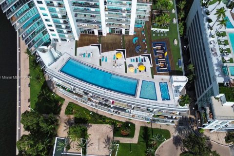 Copropriété à vendre à Miami, Floride: 2 chambres, 103.86 m2 № 1272549 - photo 13