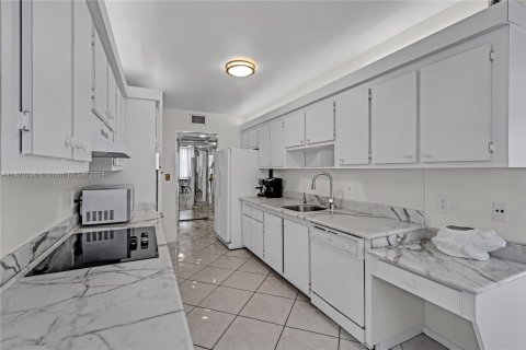 Copropriété à vendre à Hollywood, Floride: 2 chambres, 173.54 m2 № 1272595 - photo 28