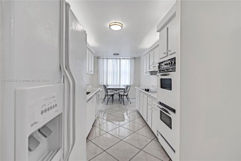 Condo in Hollywood, Florida, 2 bedrooms  № 1272595 - photo 9