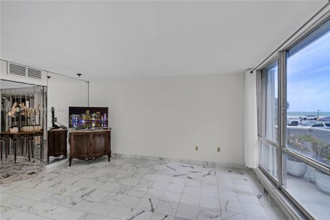 Copropriété à vendre à Hollywood, Floride: 2 chambres, 173.54 m2 № 1272595 - photo 18