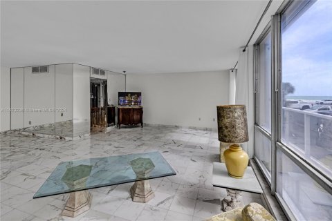 Copropriété à vendre à Hollywood, Floride: 2 chambres, 173.54 m2 № 1272595 - photo 24