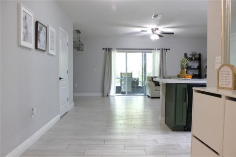 Townhouse in Gibsonton, Florida 3 bedrooms, 137.31 sq.m. № 1368327 - photo 3