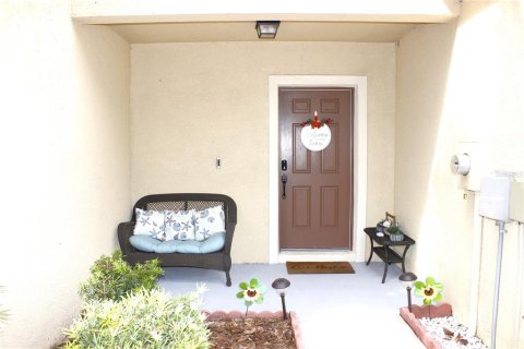 Townhouse in Gibsonton, Florida 3 bedrooms, 137.31 sq.m. № 1368327 - photo 2