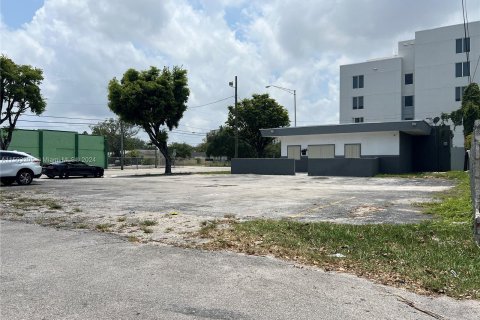 Propiedad comercial en venta en Miami, Florida № 965408 - foto 3