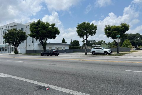 Propiedad comercial en venta en Miami, Florida № 965408 - foto 15