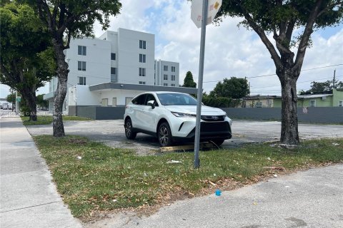 Propiedad comercial en venta en Miami, Florida № 965408 - foto 5