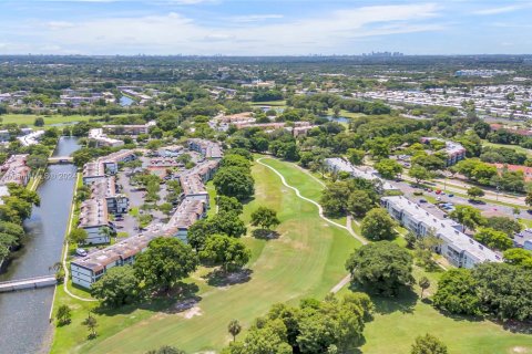 Copropriété à vendre à Tamarac, Floride: 2 chambres, 99.87 m2 № 1333694 - photo 18