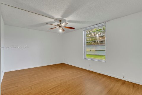 Copropriété à vendre à Tamarac, Floride: 2 chambres, 99.87 m2 № 1333694 - photo 10