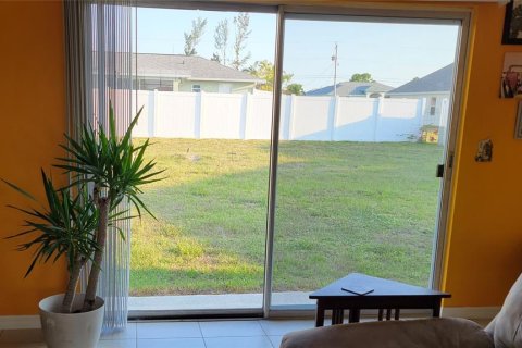 Villa ou maison à vendre à Cape Coral, Floride: 3 chambres, 106.65 m2 № 500070 - photo 9