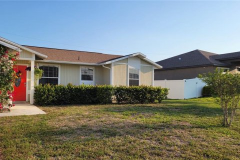 House in Cape Coral, Florida 3 bedrooms, 106.65 sq.m. № 500070 - photo 2