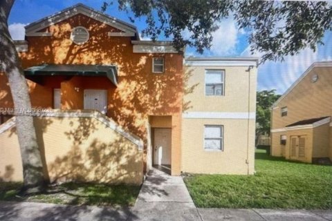 Townhouse in Lauderhill, Florida 2 bedrooms, 79.43 sq.m. № 751808 - photo 1