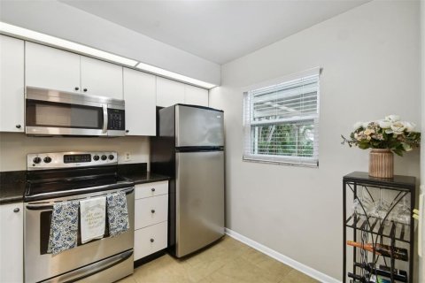 Townhouse in Tampa, Florida 2 bedrooms, 132.29 sq.m. № 1368582 - photo 6