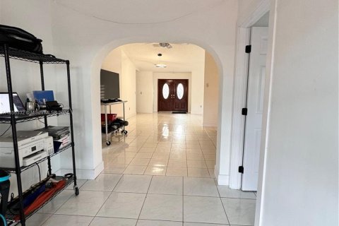 House in Miami, Florida 4 bedrooms, 153.66 sq.m. № 1364179 - photo 15