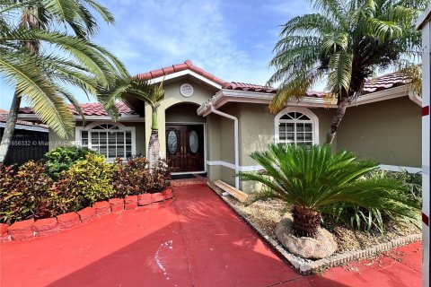 House in Miami, Florida 4 bedrooms, 153.66 sq.m. № 1364179 - photo 1