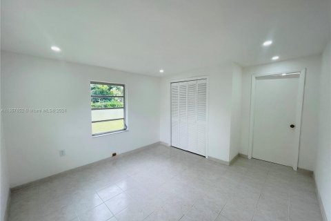 House in Miami, Florida 3 bedrooms, 122.35 sq.m. № 1362206 - photo 14