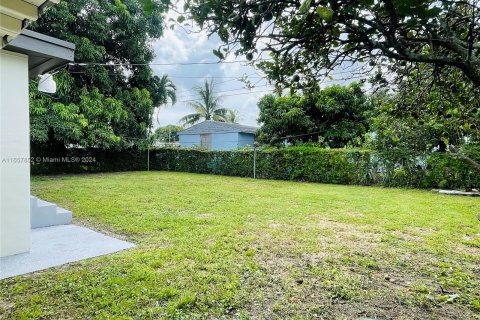 House in Miami, Florida 3 bedrooms, 122.35 sq.m. № 1362206 - photo 20