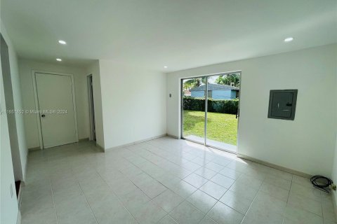 House in Miami, Florida 3 bedrooms, 122.35 sq.m. № 1362206 - photo 13