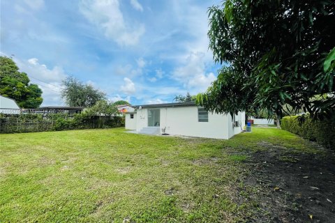 House in Miami, Florida 3 bedrooms, 122.35 sq.m. № 1362206 - photo 23