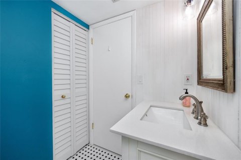 Condo in Tarpon Springs, Florida, 2 bedrooms  № 1376563 - photo 27