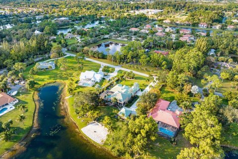 House in West Palm Beach, Florida 5 bedrooms, 398.36 sq.m. № 987480 - photo 17