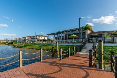 Villa ou maison à vendre à Miami Lakes, Floride: 5 chambres, 283.35 m2 № 860053 - photo 28