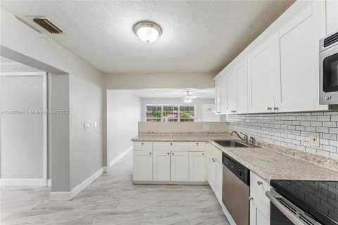 Casa en venta en Pompano Beach, Florida, 3 dormitorios, 159.7 m2 № 860057 - foto 20