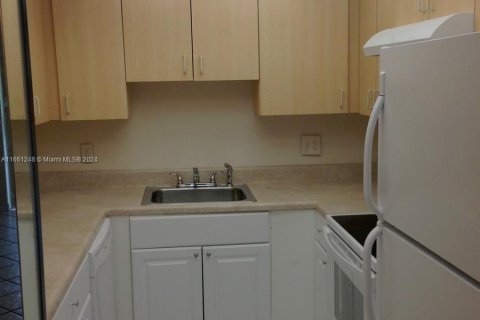 Condo in Lauderhill, Florida, 1 bedroom  № 1367617 - photo 2