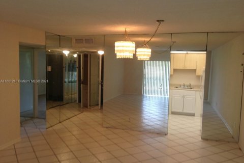 Condo in Lauderhill, Florida, 1 bedroom  № 1367617 - photo 3