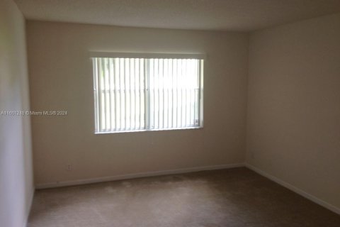 Condo in Lauderhill, Florida, 1 bedroom  № 1367617 - photo 9