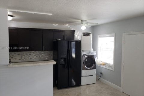 Copropriété à louer à North Miami, Floride: 1 chambre, 53.14 m2 № 1367616 - photo 2