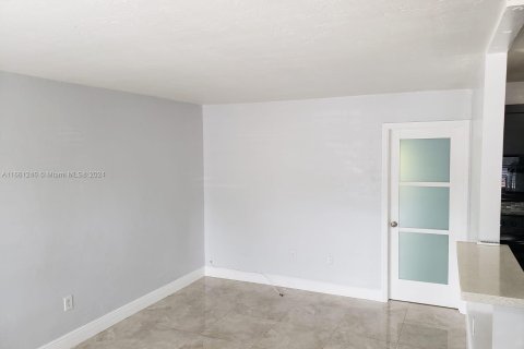 Copropriété à louer à North Miami, Floride: 1 chambre, 53.14 m2 № 1367616 - photo 5