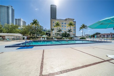 Condo in Hollywood, Florida, 2 bedrooms  № 1367619 - photo 11