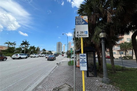 Condo in Hallandale Beach, Florida  № 1367615 - photo 26