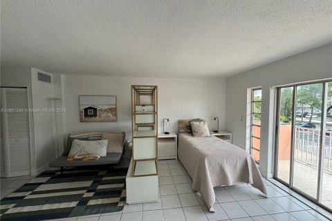 Copropriété à louer à Hallandale Beach, Floride: 41.81 m2 № 1367615 - photo 6