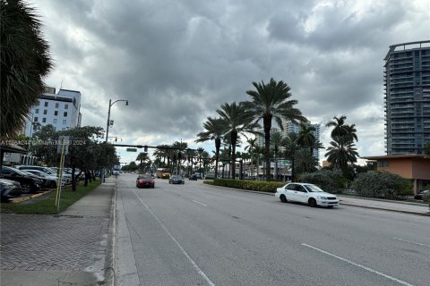 Condo in Hallandale Beach, Florida  № 1367615 - photo 24