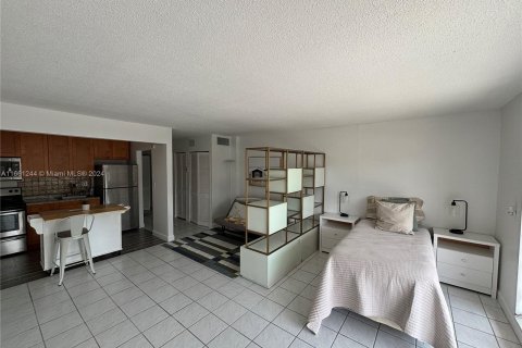 Copropriété à louer à Hallandale Beach, Floride: 41.81 m2 № 1367615 - photo 5