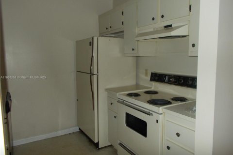 Condo in Pembroke Pines, Florida, 1 bedroom  № 1367618 - photo 10