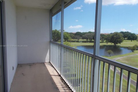 Copropriété à louer à Pembroke Pines, Floride: 1 chambre, 75.34 m2 № 1367618 - photo 4