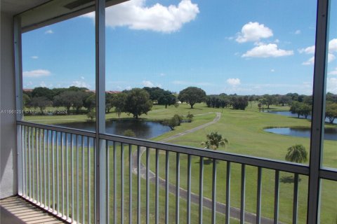 Condo in Pembroke Pines, Florida, 1 bedroom  № 1367618 - photo 17