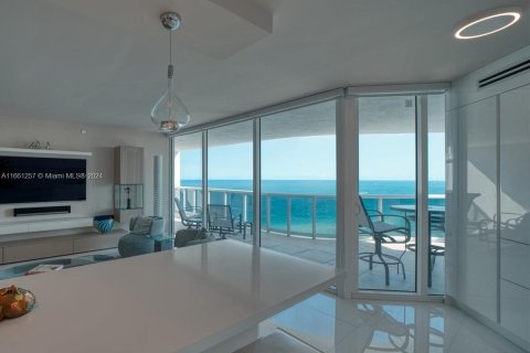 Condominio en alquiler en Sunny Isles Beach, Florida, 2 dormitorios, 142.14 m2 № 1367621 - foto 3