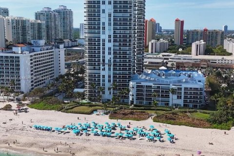 Copropriété à louer à Sunny Isles Beach, Floride: 2 chambres, 142.14 m2 № 1367621 - photo 1