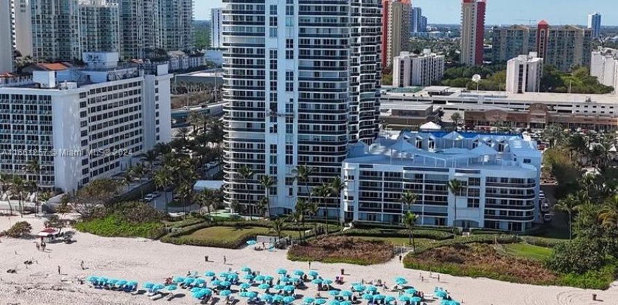 Condominio en Sunny Isles Beach, Florida, 2 dormitorios  № 1367621