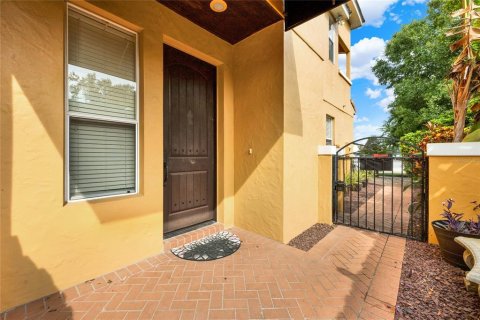 Townhouse in Winter Park, Florida 2 bedrooms, 167.97 sq.m. № 1365147 - photo 3