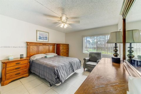 Condo in Greenacres, Florida, 2 bedrooms  № 929301 - photo 18