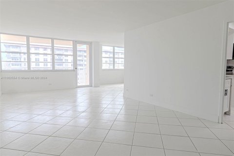 Copropriété à vendre à Sunny Isles Beach, Floride: 2 chambres, 100.98 m2 № 1370649 - photo 20