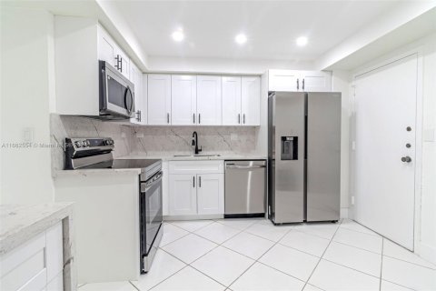 Copropriété à vendre à Sunny Isles Beach, Floride: 2 chambres, 100.98 m2 № 1370649 - photo 8