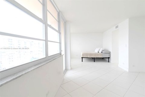 Copropriété à vendre à Sunny Isles Beach, Floride: 2 chambres, 100.98 m2 № 1370649 - photo 16