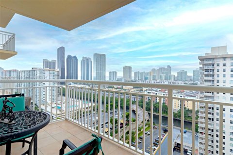 Copropriété à vendre à Sunny Isles Beach, Floride: 2 chambres, 100.98 m2 № 1370649 - photo 4