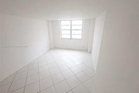 Copropriété à vendre à Sunny Isles Beach, Floride: 2 chambres, 100.98 m2 № 1370649 - photo 22